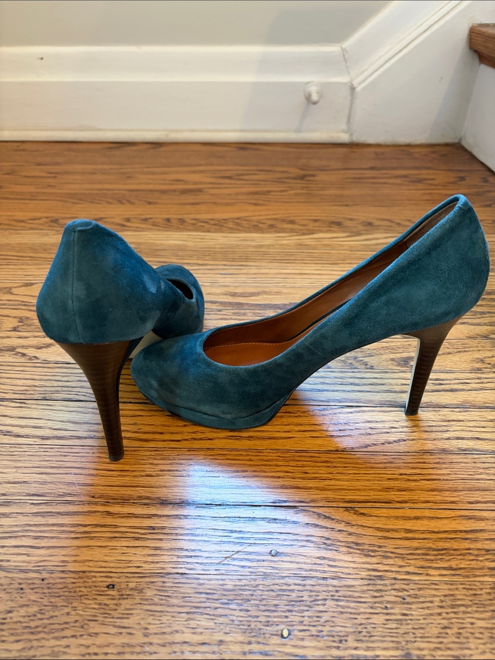 Banana Republic Teal Suede Pumps with low platform, size 8.5. Worn twice - Picture 5 of 11